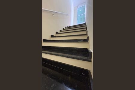Apartamento à venda com 84m², 2 quartos e 1 vagaEscada