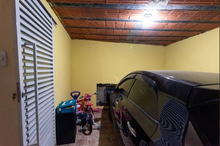 Casa à venda com 102m², 4 quartos e 1 vaga Casa à venda com 102m², 4 quartos e 1 vagaGaragem
