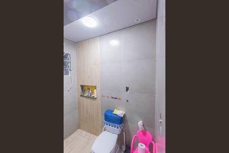 Casa à venda com 102m², 4 quartos e 1 vaga Casa à venda com 102m², 4 quartos e 1 vagaBanheiro da Suíte