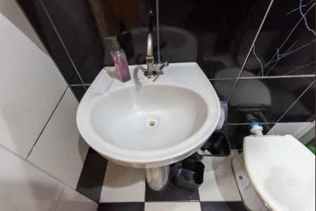 Casa à venda com 102m², 4 quartos e 1 vaga Casa à venda com 102m², 4 quartos e 1 vagaBanheiro
