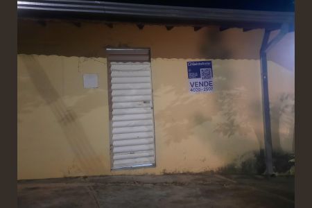 Casa à venda com 102m², 4 quartos e 1 vaga Casa à venda com 102m², 4 quartos e 1 vagaFachada