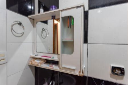 Casa à venda com 102m², 4 quartos e 1 vaga Casa à venda com 102m², 4 quartos e 1 vagaBanheiro