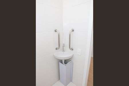 Banheiro de kitnet/studio à venda com 1 quarto, 19m² em Água Branca, São Paulo