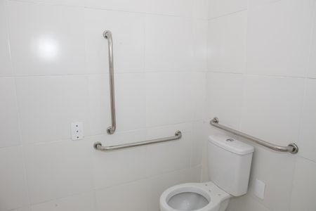 Banheiro de kitnet/studio à venda com 1 quarto, 19m² em Água Branca, São Paulo