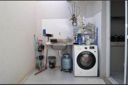 Apartamento para alugar com 70m², 2 quartos e 1 vagaÁrea de Serviço