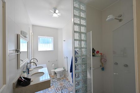 Casa para alugar com 260m², 5 quartos e 2 vagasBanheiro Social