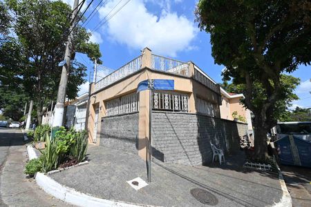 Casa para alugar com 260m², 5 quartos e 2 vagasFachada