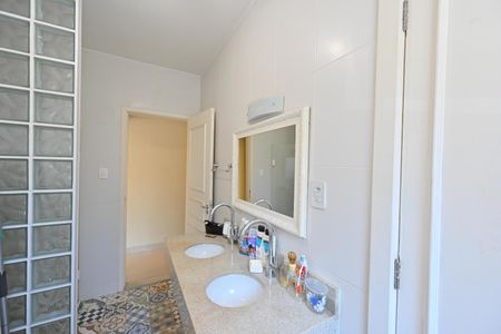 Casa para alugar com 260m², 5 quartos e 2 vagasBanheiro Social