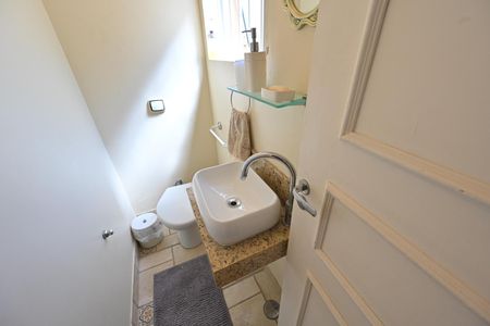 Casa para alugar com 260m², 5 quartos e 2 vagasLavabo