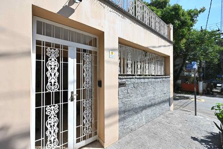 Casa para alugar com 260m², 5 quartos e 2 vagasFachada