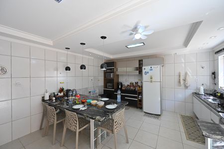 Casa para alugar com 260m², 5 quartos e 2 vagasCozinha