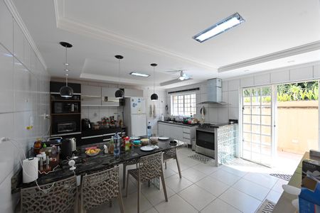 Casa para alugar com 260m², 5 quartos e 2 vagasCozinha