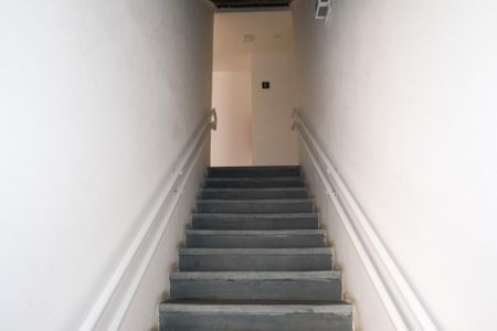 Apartamento para alugar com 45m², 2 quartos e 1 vagaescada