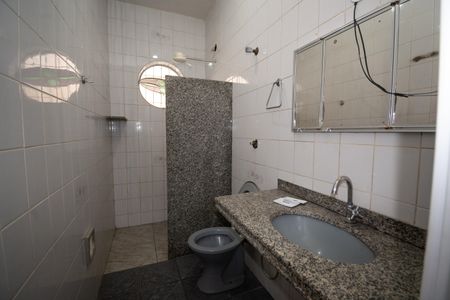 Casa à venda com 207m², 3 quartos e 2 vagasBanheiro