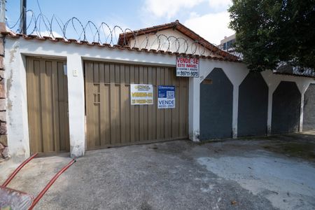 Casa à venda com 207m², 3 quartos e 2 vagasFachada