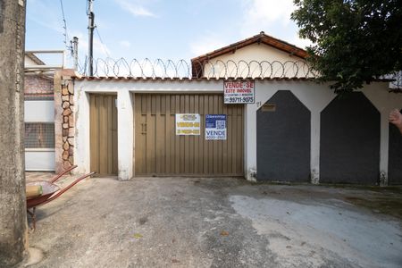 Casa à venda com 207m², 3 quartos e 2 vagasFachada