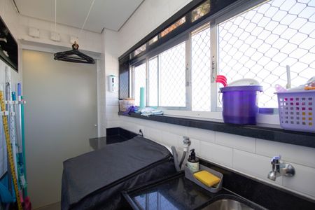 Apartamento à venda com 72m², 2 quartos e 1 vagaÁrea de Serviço