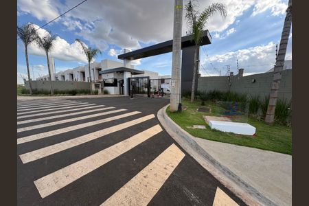 Casa de condomínio para alugar com 68m², 2 quartos e 2 vagasFachada