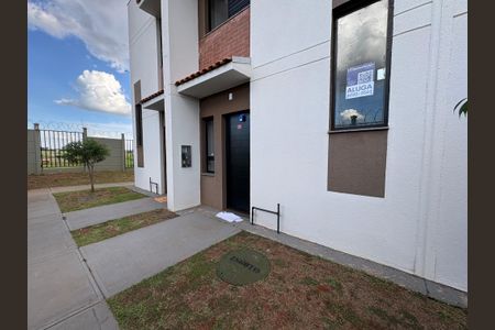 Casa de condomínio para alugar com 68m², 2 quartos e 2 vagasFachada