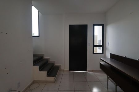 Casa de condomínio para alugar com 68m², 2 quartos e 2 vagasSala