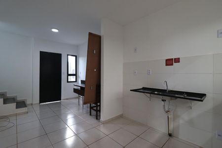Casa de condomínio para alugar com 68m², 2 quartos e 2 vagasCozinha