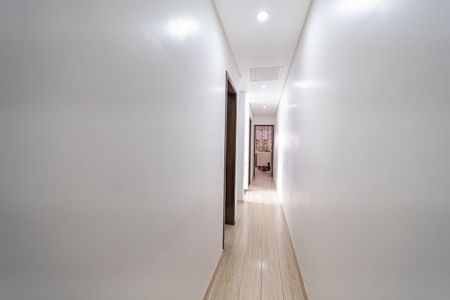 Casa à venda com 190m², 3 quartos e 6 vagasCorredor