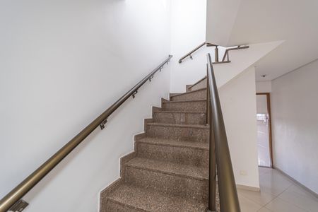 Casa à venda com 190m², 3 quartos e 6 vagasEscada