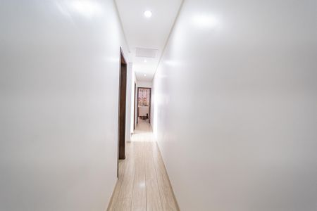 Casa à venda com 190m², 3 quartos e 6 vagasCorredor