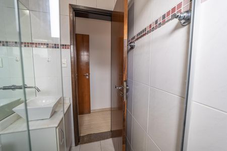 Casa à venda com 190m², 3 quartos e 6 vagasBanheiro do Quarto 3