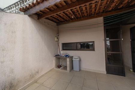 Casa à venda com 190m², 3 quartos e 6 vagasVaranda