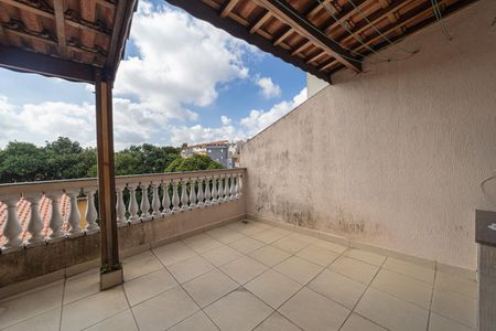 Casa à venda com 190m², 3 quartos e 6 vagasVaranda
