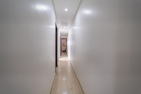 Casa à venda com 190m², 3 quartos e 6 vagasCorredor