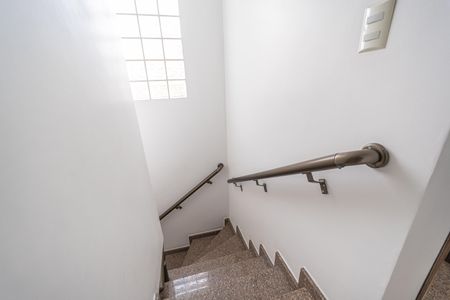 Casa à venda com 190m², 3 quartos e 6 vagasEscada