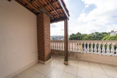 Casa à venda com 190m², 3 quartos e 6 vagasVaranda