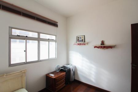 Casa à venda com 400m², 5 quartos e 4 vagas Casa à venda com 400m², 5 quartos e 4 vagasQuarto 3
