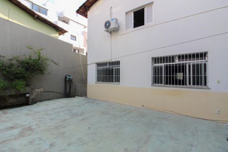 Casa à venda com 400m², 5 quartos e 4 vagas Casa à venda com 400m², 5 quartos e 4 vagasQuintal