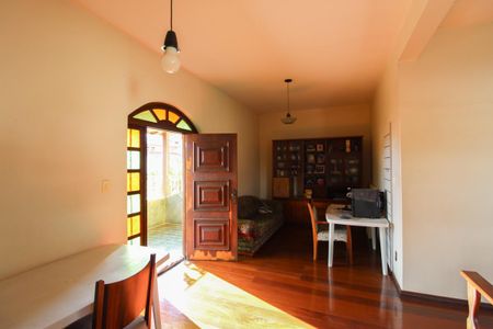 Casa à venda com 400m², 5 quartos e 4 vagas Casa à venda com 400m², 5 quartos e 4 vagasSala 3