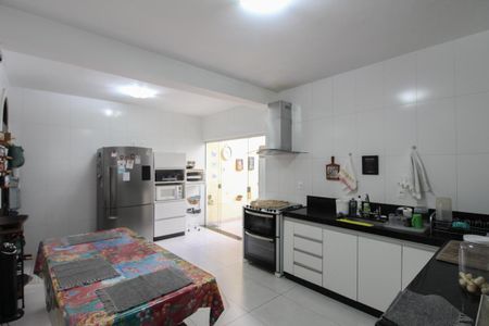 Casa à venda com 400m², 5 quartos e 4 vagas Casa à venda com 400m², 5 quartos e 4 vagasCozinha