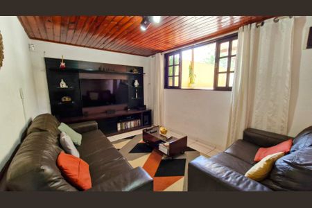 Casa à venda com 110m², 2 quartos e 2 vagasSala