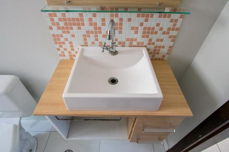 Casa à venda com 220m², 3 quartos e 4 vagasBanheiro do quarto 3