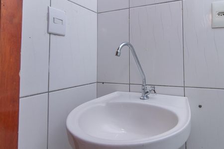 Casa para alugar com 30m², 2 quartos e 2 vagasBanheiro