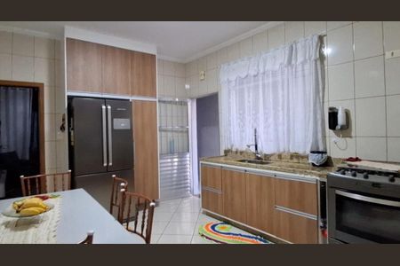 Casa à venda com 250m², 3 quartos e 2 vagasCozinha 