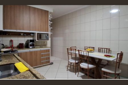 Casa à venda com 250m², 3 quartos e 2 vagasCozinha 