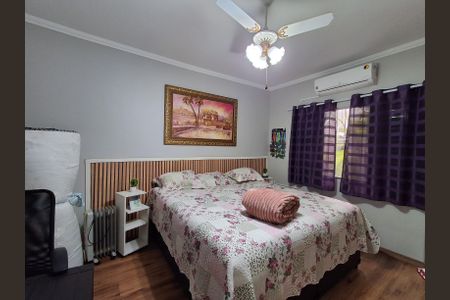 Casa à venda com 250m², 3 quartos e 2 vagasSuíte 