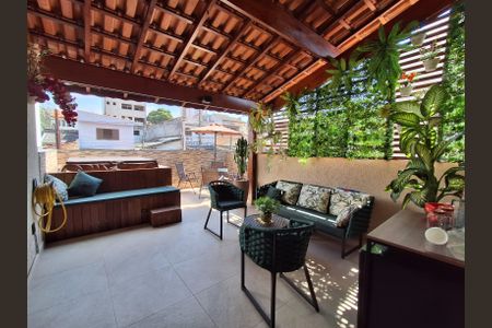 Casa à venda com 250m², 3 quartos e 2 vagasVaranda quarto 2