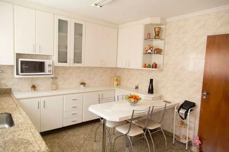 Casa à venda com 3 quartos, 157m² em Vila Invernada, São Paulo