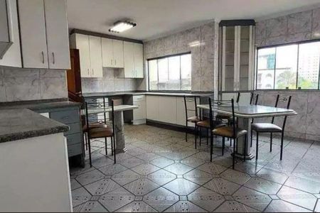 Casa à venda com 283m², 3 quartos e 4 vagas