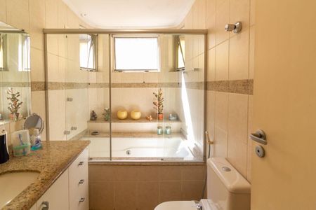 Banheiro Suíte de casa para alugar com 3 quartos, 200m² em Jardim Consorcio, São Paulo