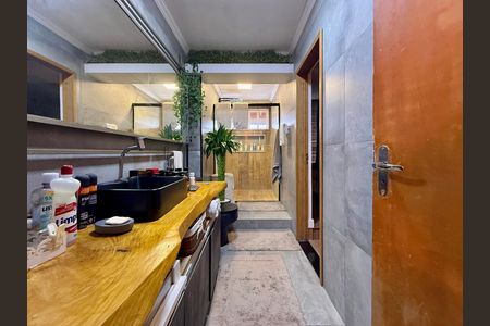 Casa à venda com 150m², 2 quartos e 2 vagasBanheiro 