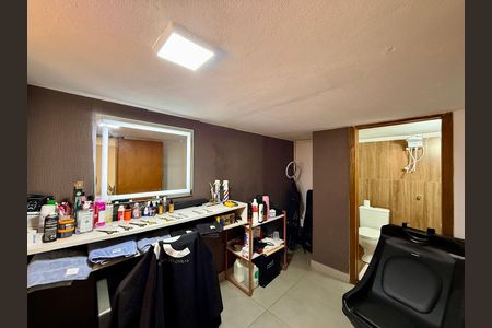 Casa à venda com 150m², 2 quartos e 2 vagasQuarto de Serviço 